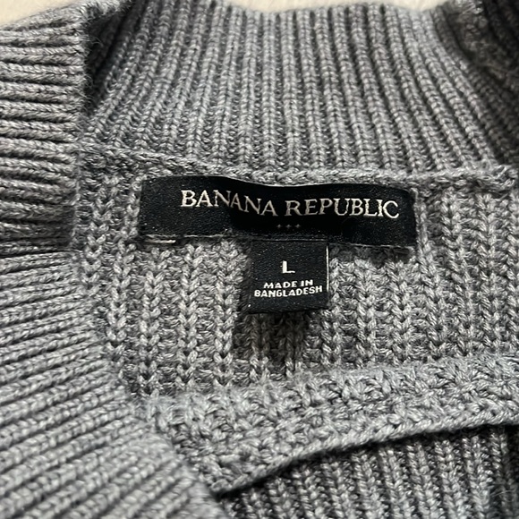 Banana Republic crew neck knit sweater - Picture 2 of 7